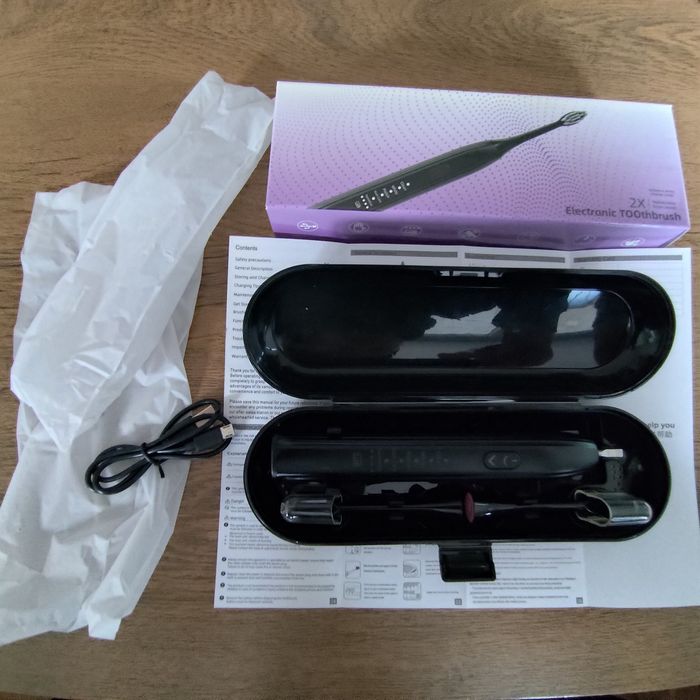 Електрическа четка с нано косъмчета + подарък кутия