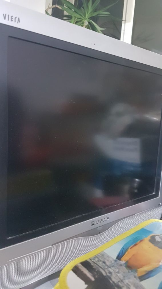 Vand televizoare LCD Panasonic Viera funcționale.