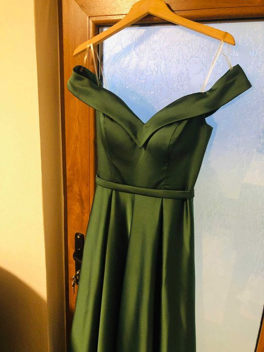 Официална рокля от сатен в зелен цвят