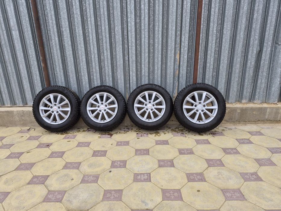 Покрышки зимние R16 205/65 с титановыми дисками комплект