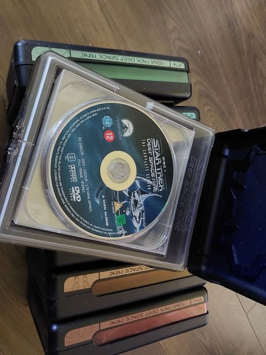 Seria Start Trek - Deep Space Nine pe DVD-uri (completa originala)