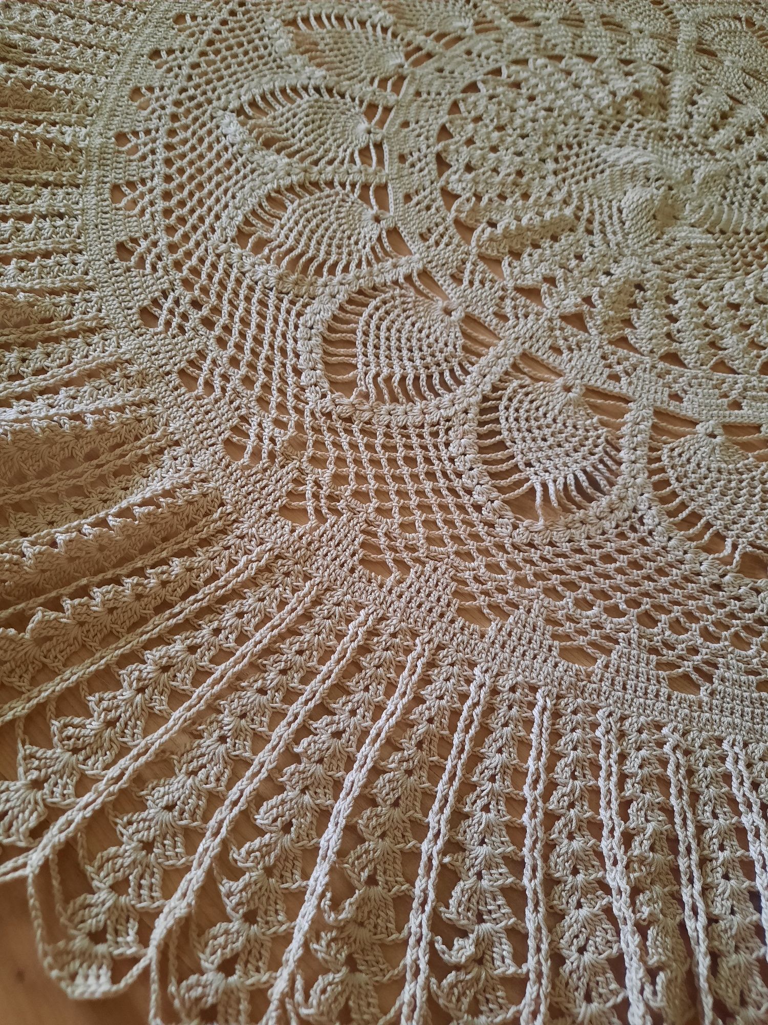 Плетена покривка за кръгла маса