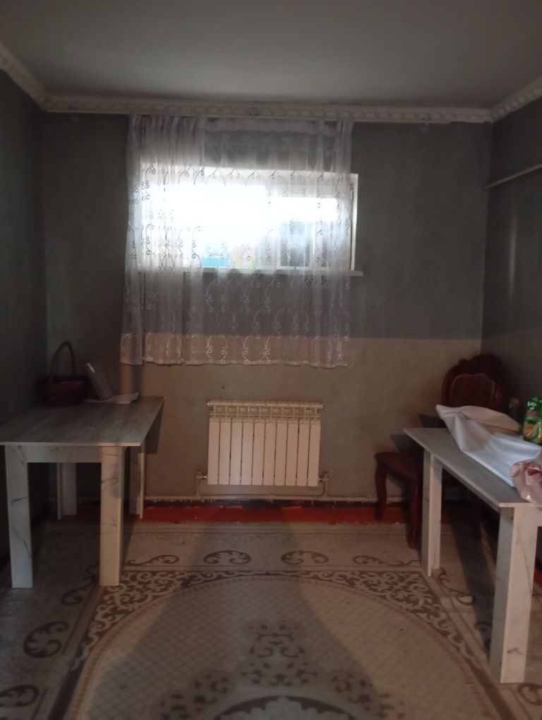 Срочно продается стол 2 штуки
