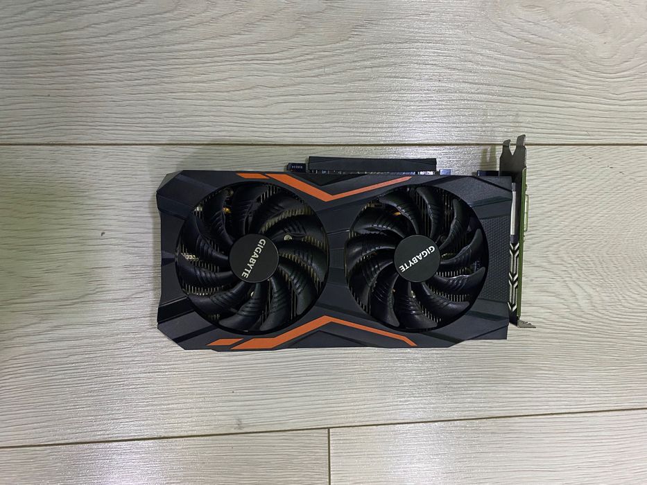 Vand placa video Geforce GTX1050 TI
