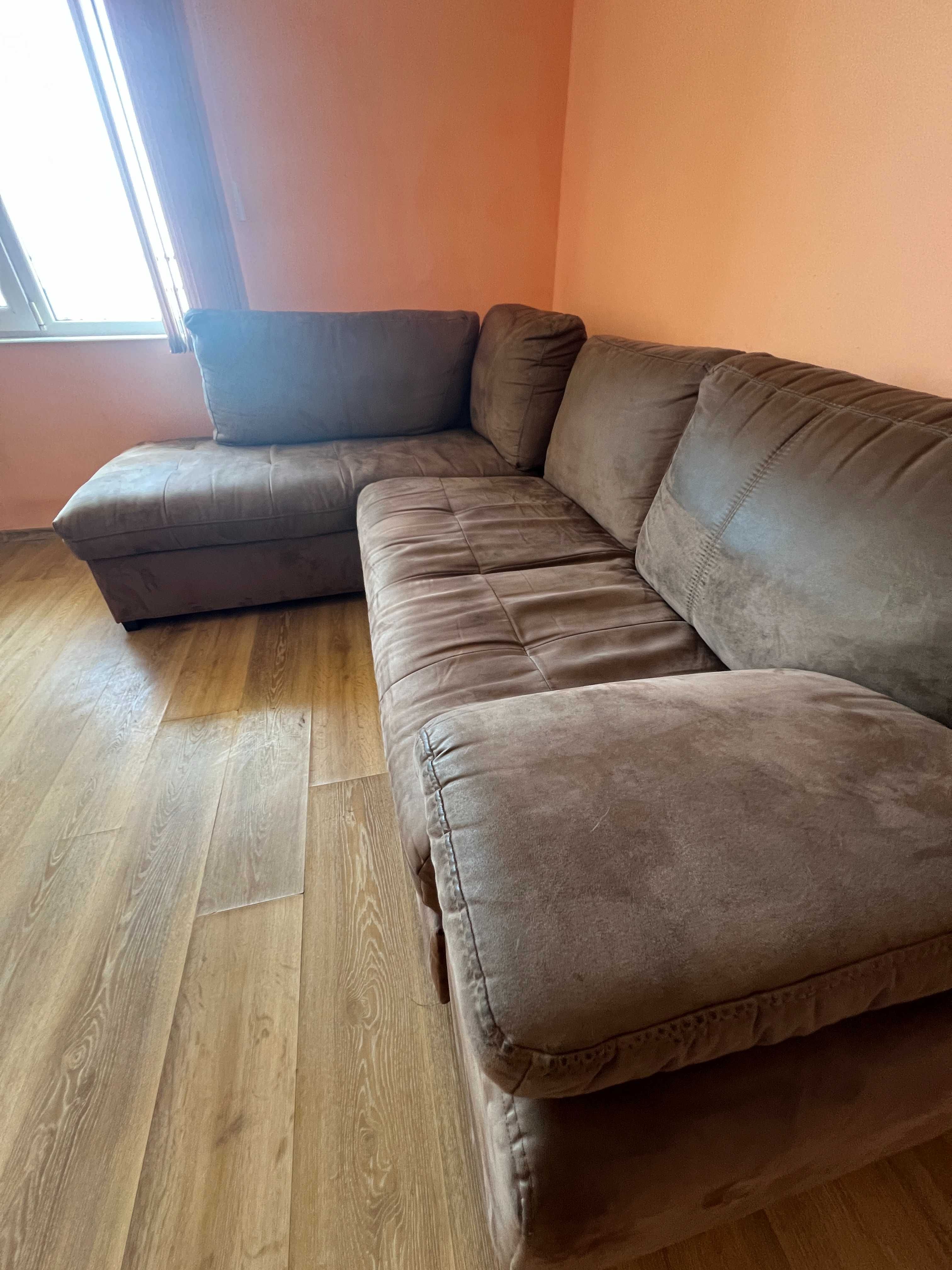 Продавам ъглов диван 3-ка с лежанка, с функция сън и ракла.