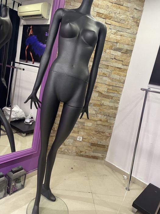 Екстравагантни манекени за дрехи- марка Ofaya