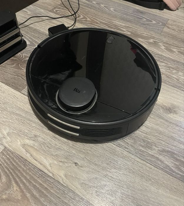 Продам моющий робот пылесос MI Robot Vacuum Mop