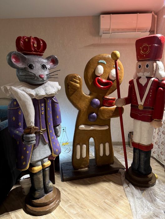 Новогодние большие фигуры ручной работы.