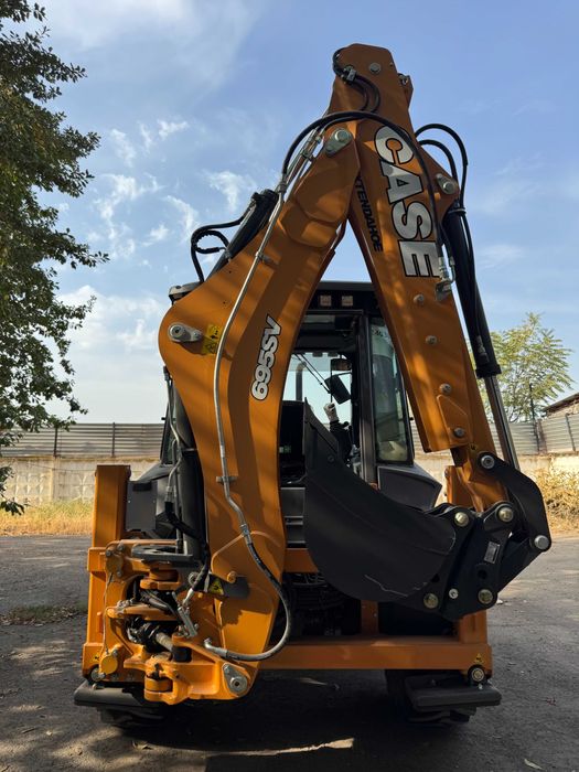 Ekskavator-yuklagich CASE 695 SV PREMIUM
