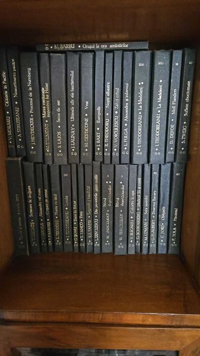 Seturi de carti vintage pentru decor si lectura