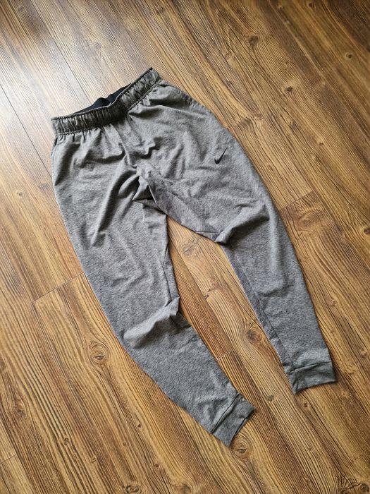 Страхотно мъжко спортно долнище NIKE  размер S