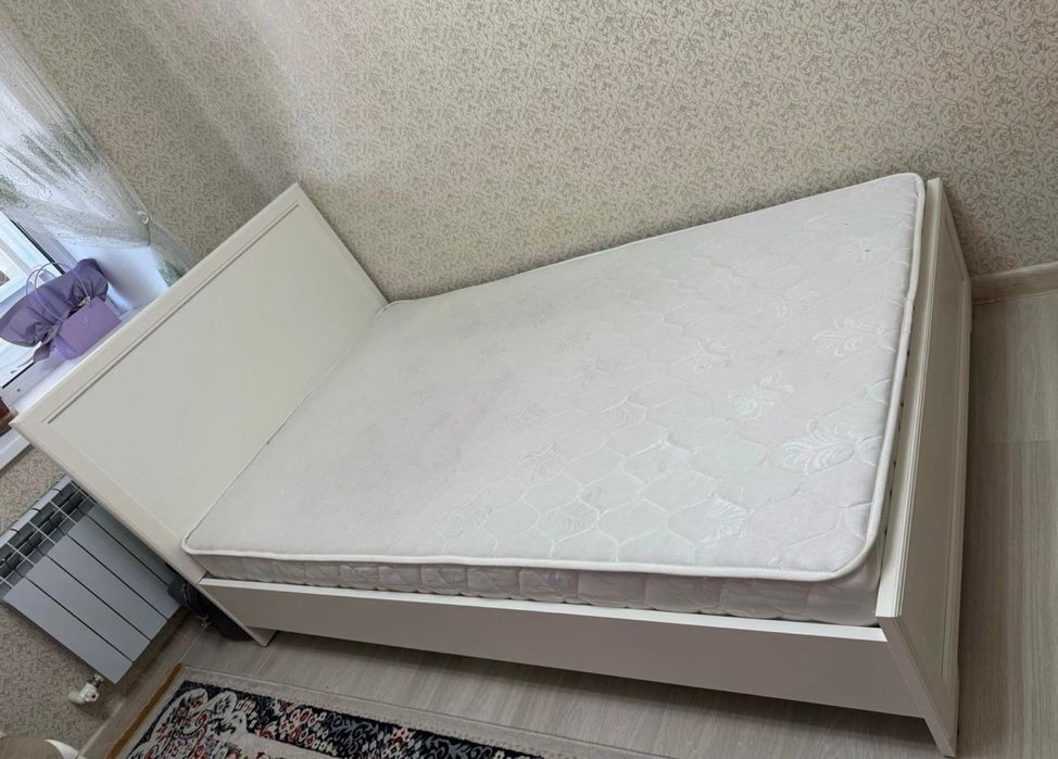 Продам кровать в отличном состоянии размер 1,2*2 метра