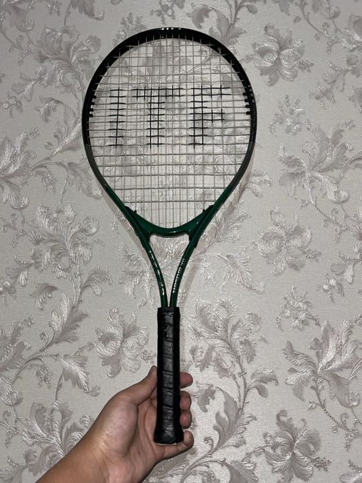 Срочно продам теннисную ракетку Wilson blade v8