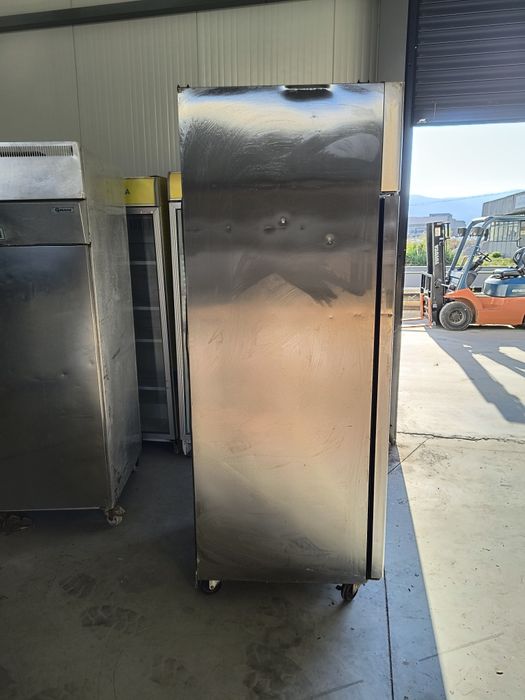 Вертикален Фризер -- 20 градуса