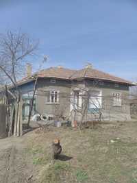 Къща с двор в с. Косара