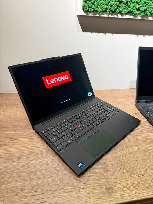 Laptop Lenovo ThinkPad P16s Gen3  16" OLED Ultra 7 32GB NVIDIA 1TB SSD