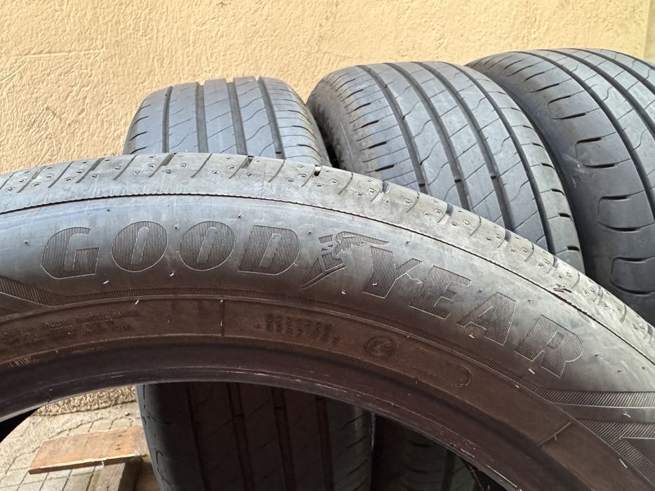 Автомобилни гуми 215 55 18 Goodyear