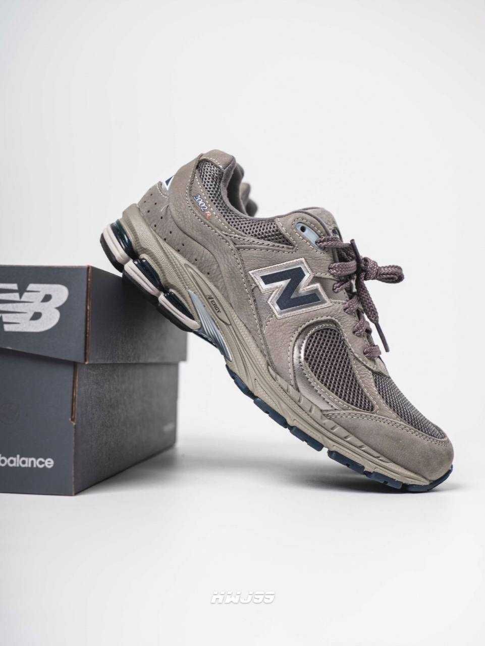 New Balance NB2002R