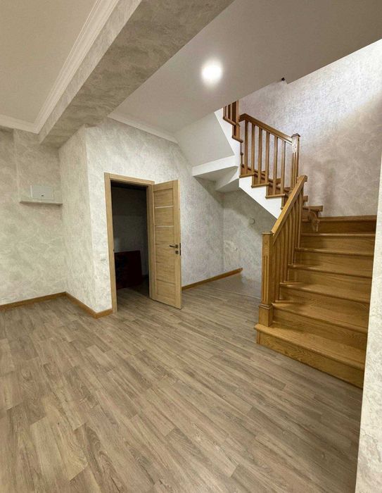 Срочно продается коттедж 5 комнат 3 этажный