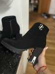 Vand botine cu toc