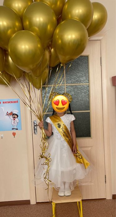 Ақ көйлек сатылады.