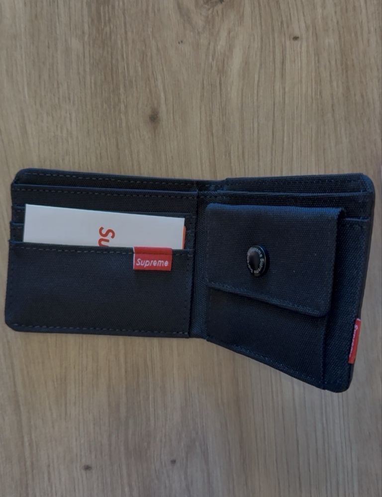Supreme wallet - Портфейл