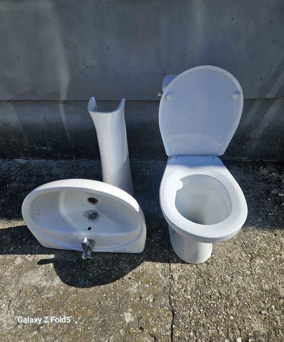 Vand lavoar cu picior si vas WC cu lavoar