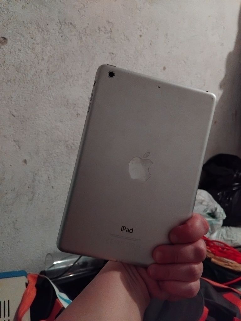 IPad mini работи перфектно има забележки само на дисплея
