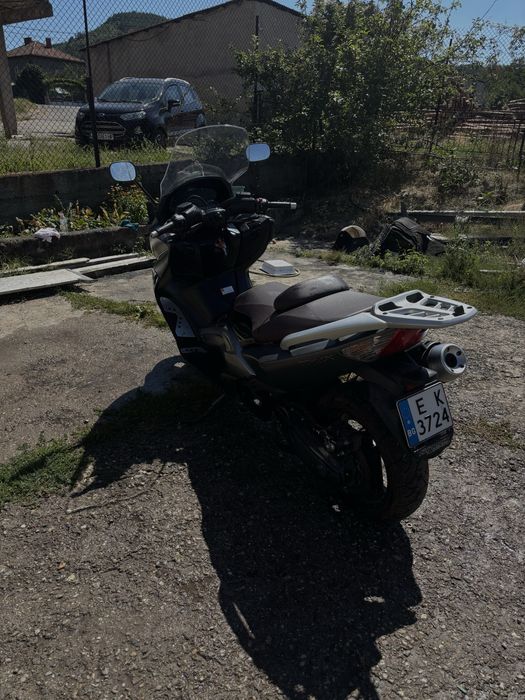 Yamaha T-max скутер