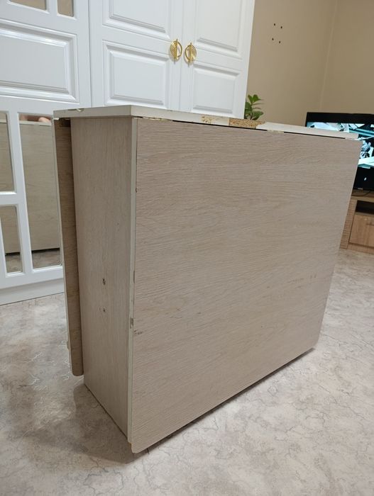 Стол книжка. Отдам даром.