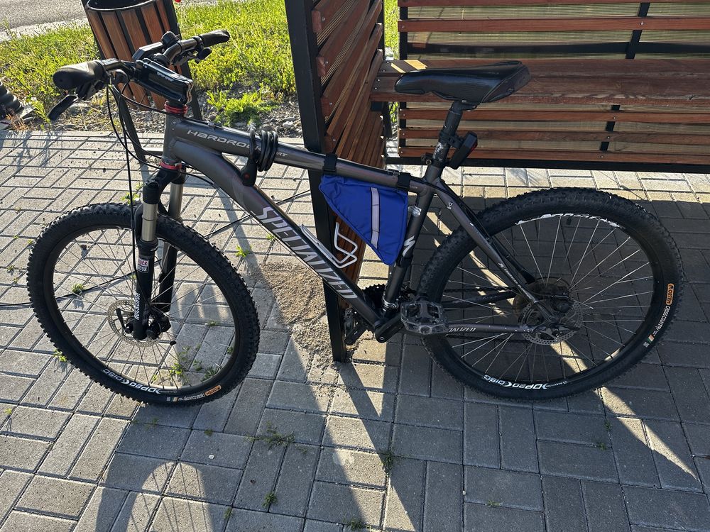 Vând bicicleta Hardrock sport specialized