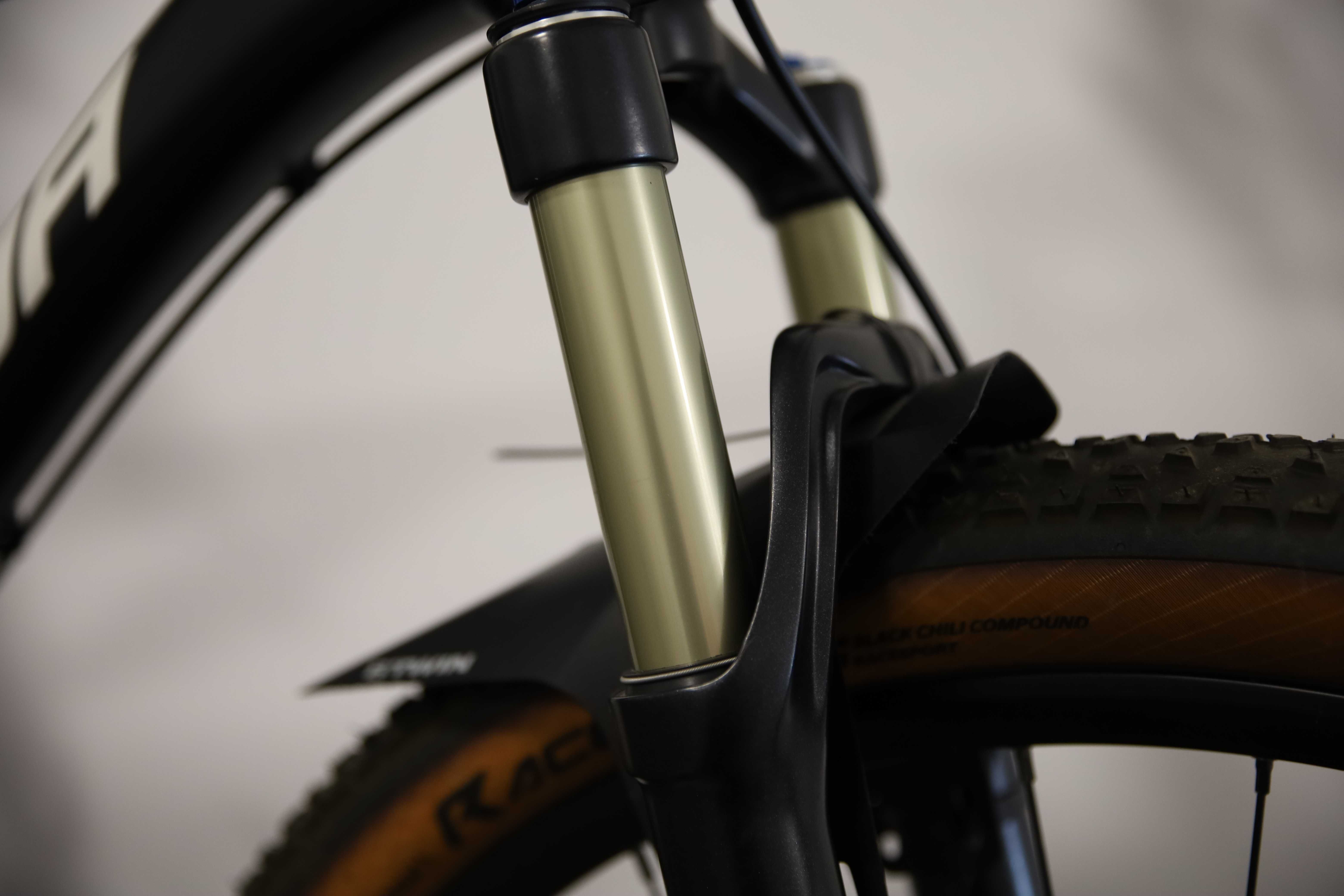 Vand Merida MTB Ninety-Six 9.800 negru-rosu-alb, ca noua, impecabila!