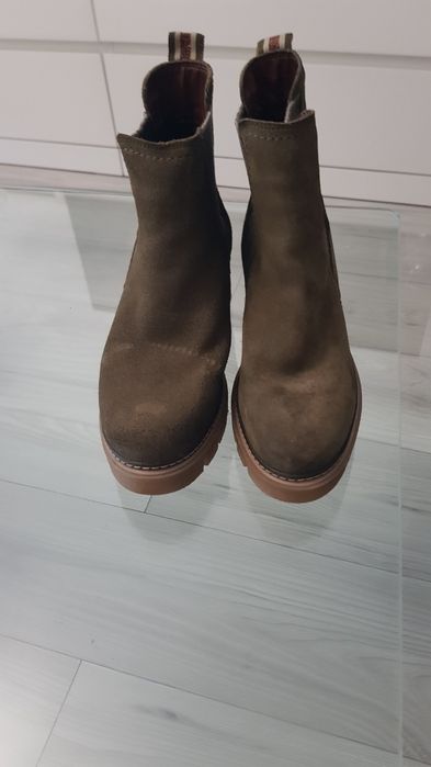 Vand ghete dama marimea 39 din piele.