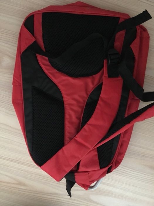 Рюкзак,фирменный,красный,новый,легкий,удобный