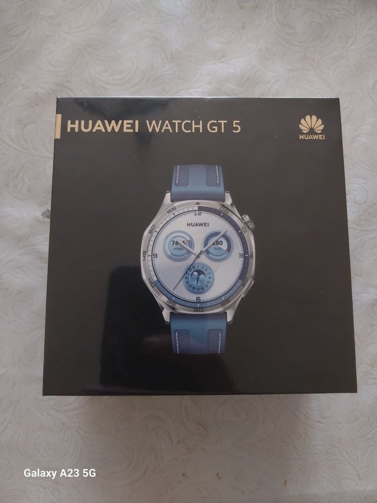 HUAWEI WACHT GT5 ( не е отварян на 2 дена )