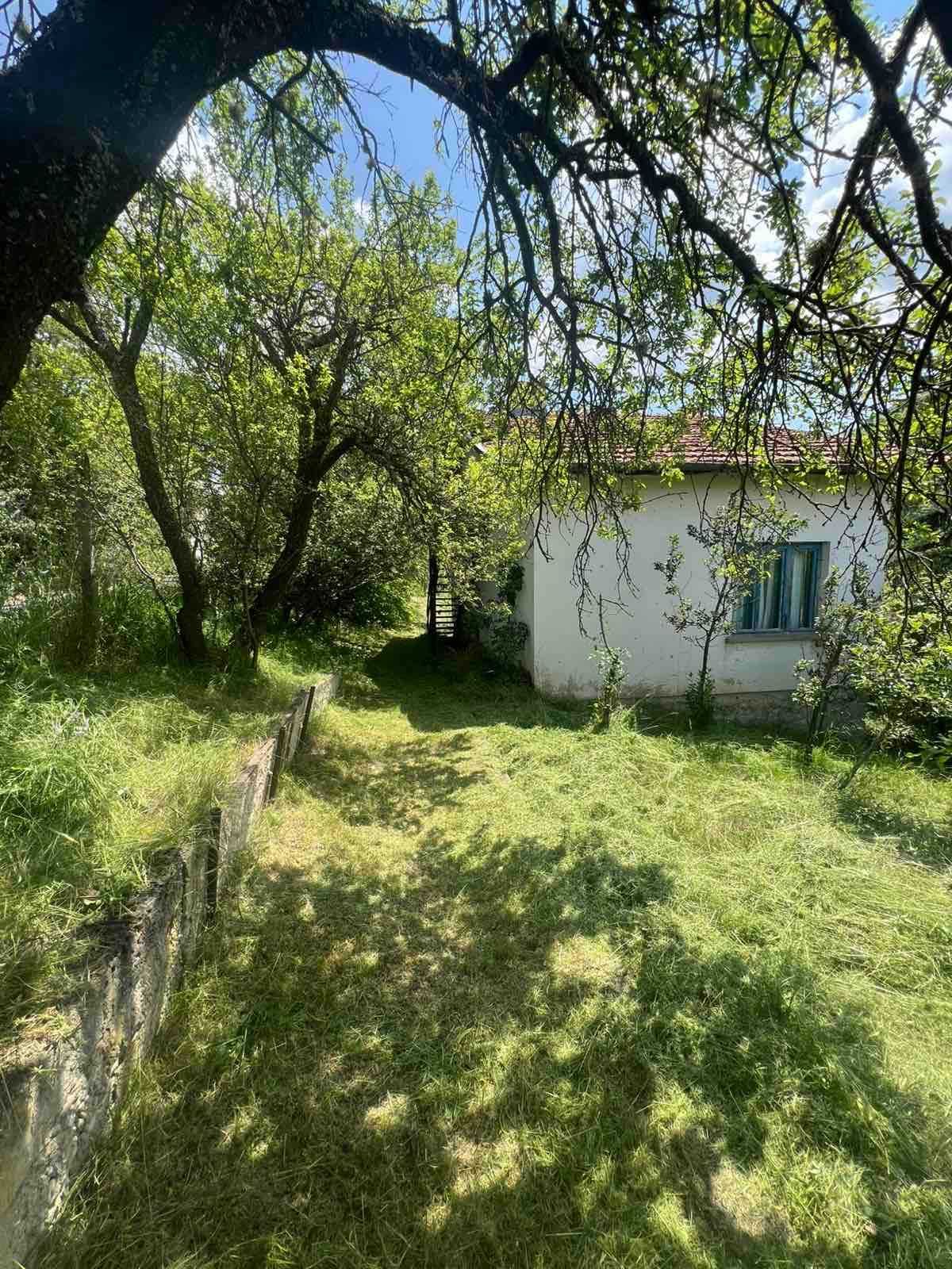 Продавам вила в село Комщица, Годечко