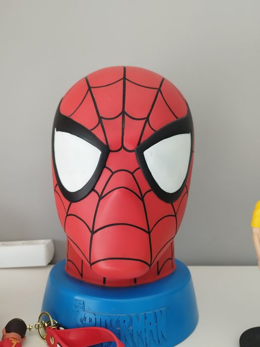 Продавам глава Спайдър мен касичка