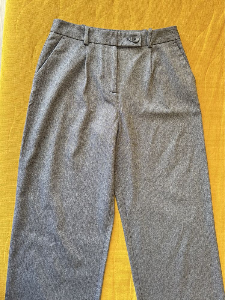 Costum Zara gri cu insertii bleumarin