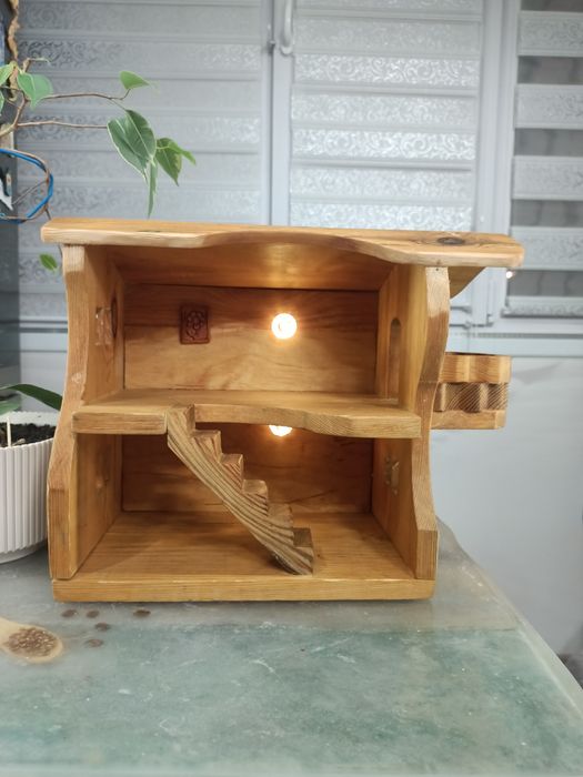 Домик из дерева, ручной работы