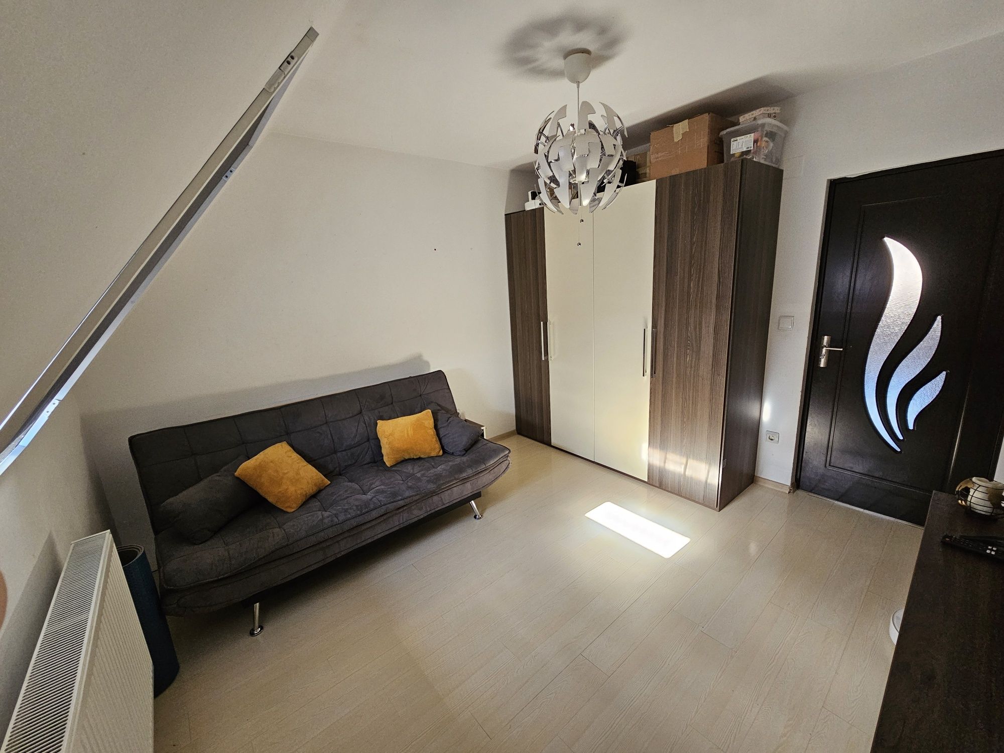 Apartament cu 2 camere decomandat Dâmbovița