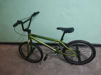 Vând bicicleta BMX