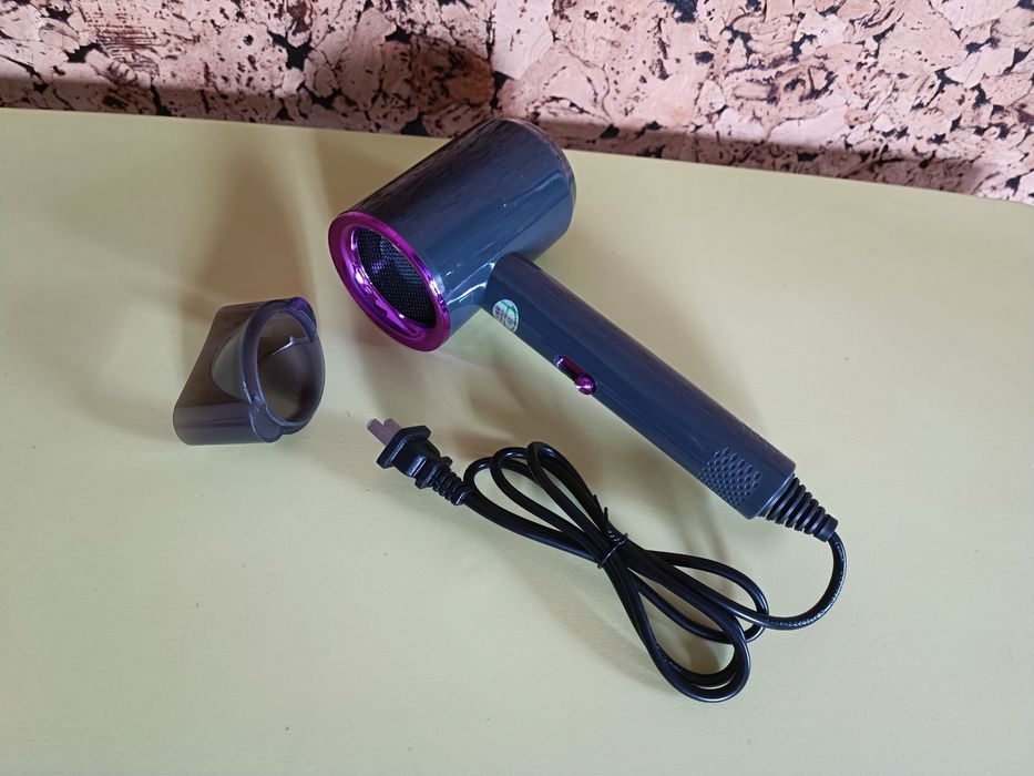 Фен, новый. 800w