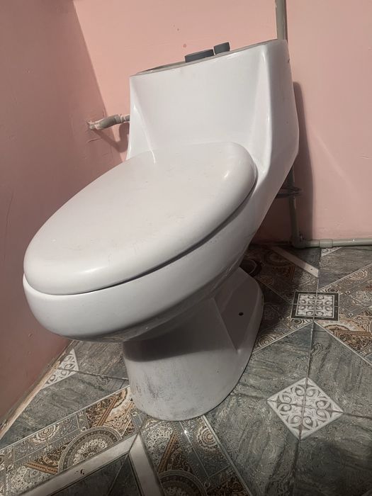 Продам унитаз целый