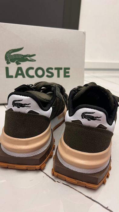 Маратонки чисто нови Lacoste