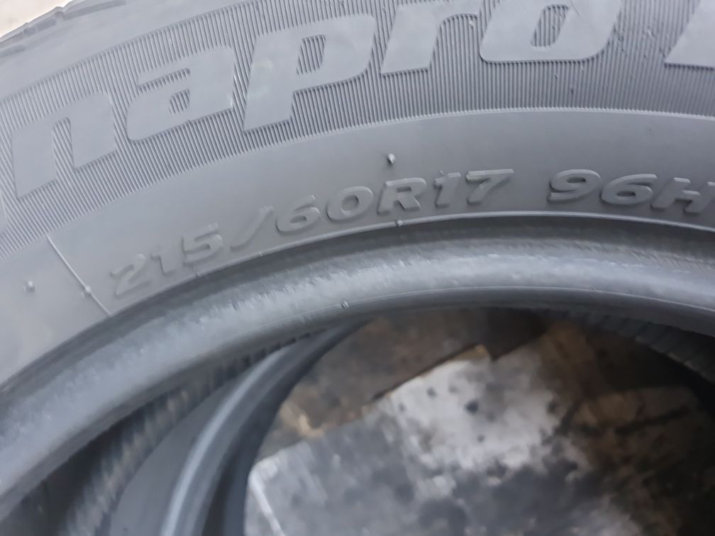 2 Anvelope Hankook 215 60 R17 M+S (4SEZOANE) Stare Perfectă.