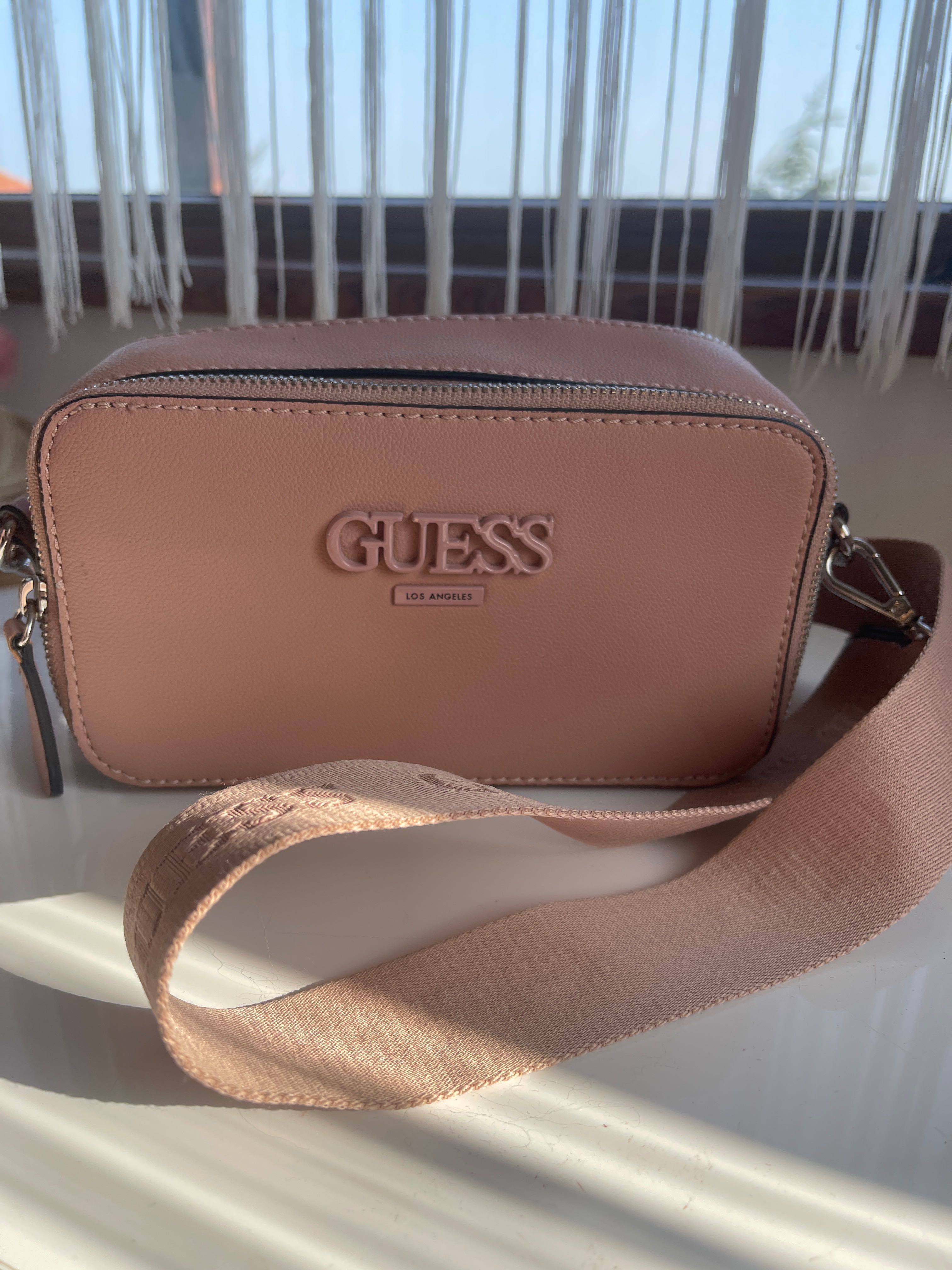 Дамска чанта guess