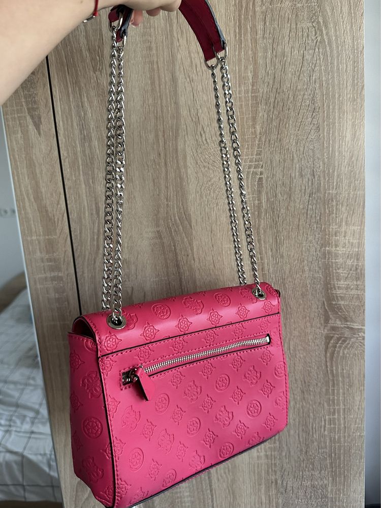 Нова чанта Guess