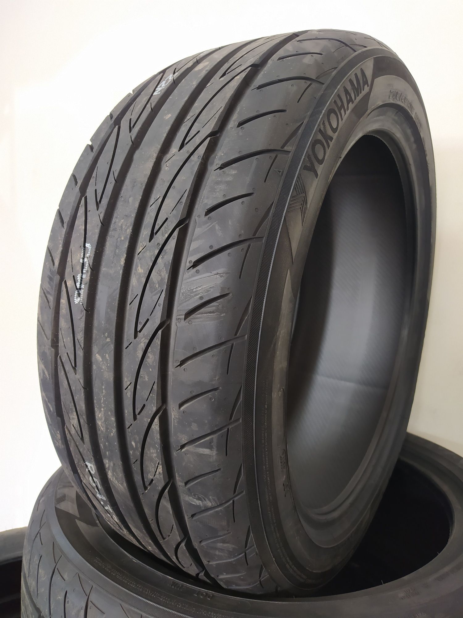 245/45R18 Yokohama V701