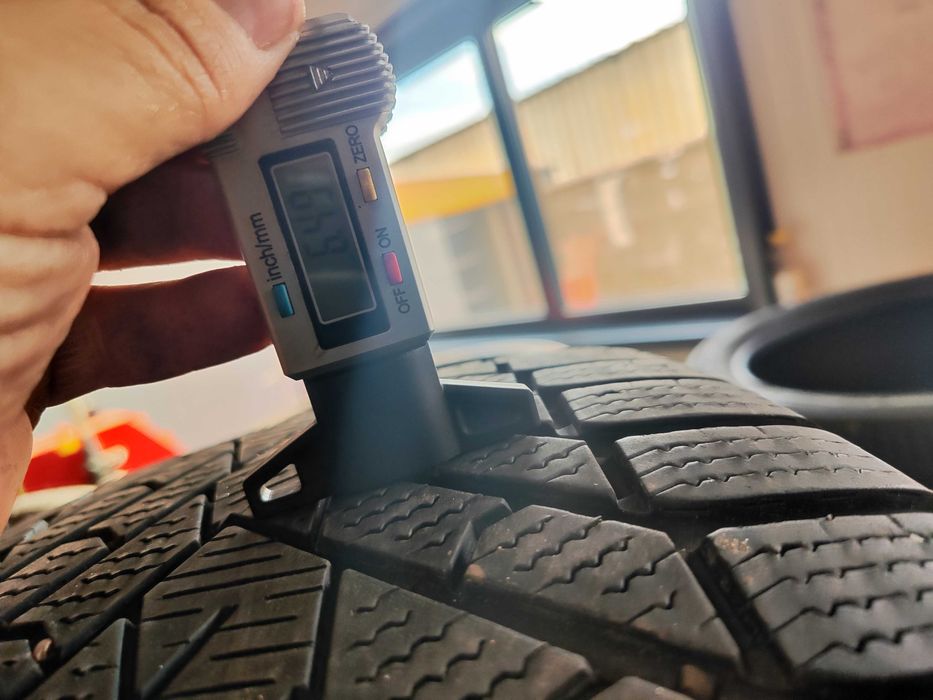 2бр. зимни гуми 255/45/20 Pirelli