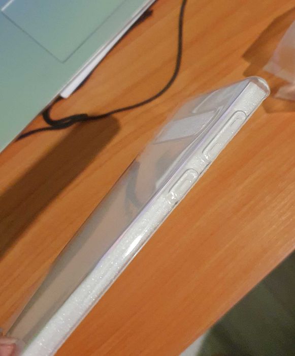 Продавам силиконов кейс за телефон Samsung Galaxy S10 нов